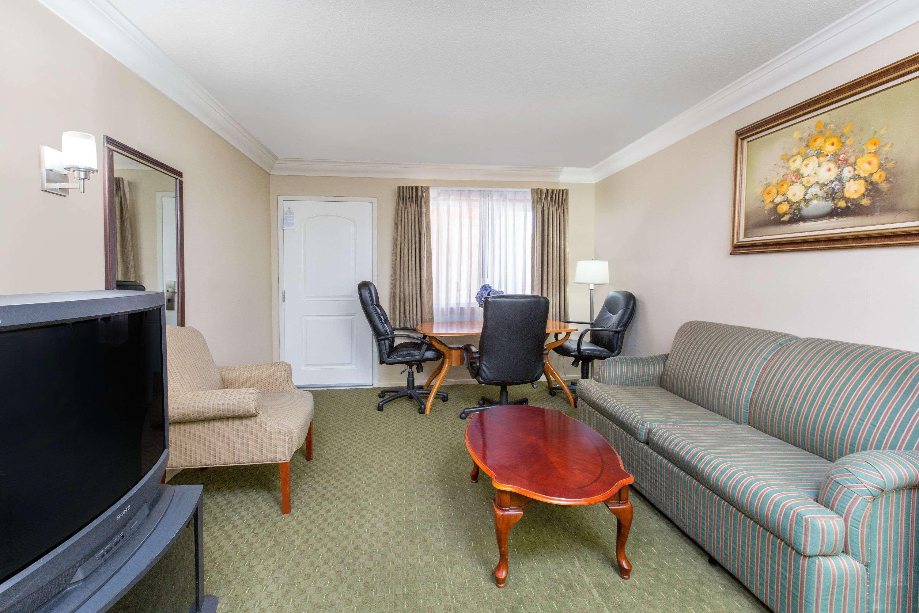 Days Inn By Wyndham Near City Of Hope Duarte Exterior foto